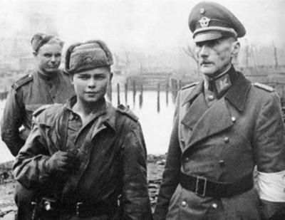 Soviet soldier with German prisoner