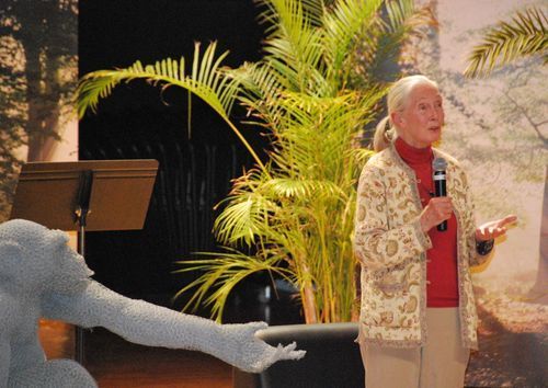 Jane-Goodall-Aurelien-Raynaud-sculpture
