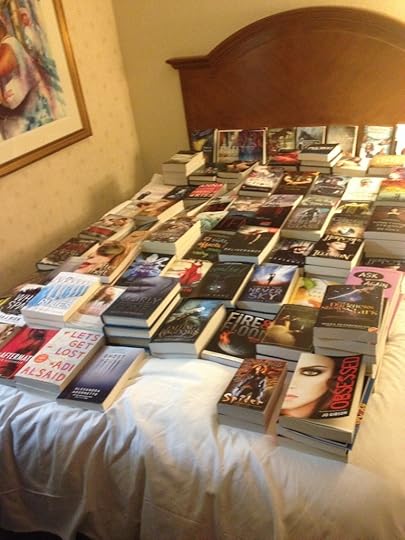 We totally SCORED FREE BOOKS!!