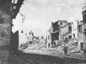 US patrol moves through Cisterna, Italy, 25 May 1944 (US Army Center of Military History)