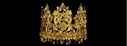 Crown, Tillya Tepe, Tomb VI, second quarter of the 1st century CE, gold imitation turquoise, 45 × 13 cm, National Museum of Afghanistan. Photo: Thierry Ollivier