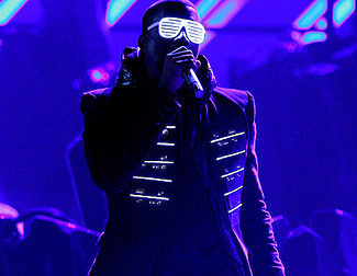 kanye-west-grammys-performance-1