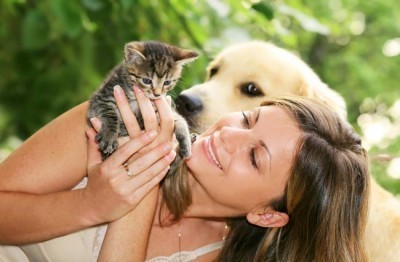 kitten_with_woman