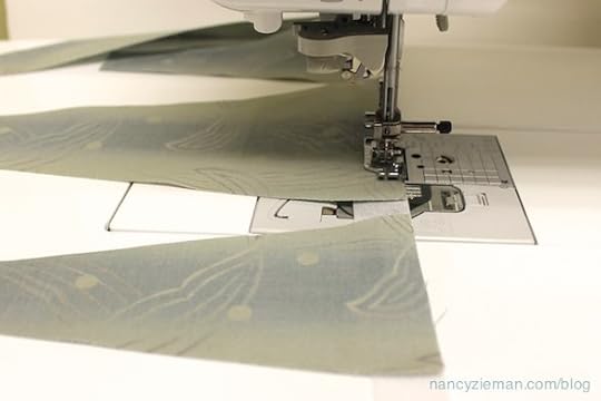 Sew a table runner with a modern Dresden Plate Design