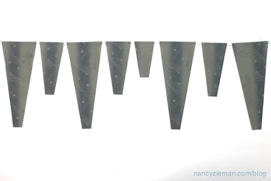 Sew a table runner with a modern Dresden Plate Design