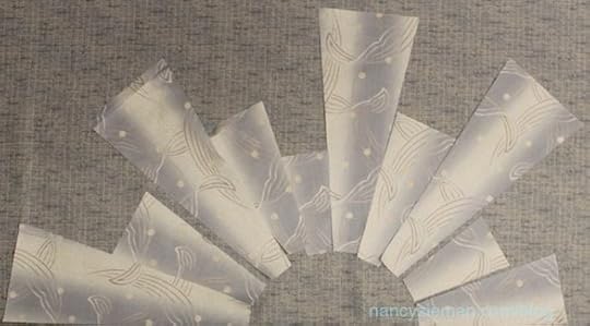 Sew a table runner with a modern Dresden Plate Design