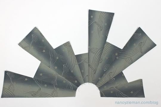 Sew a table runner with a modern Dresden Plate Design 