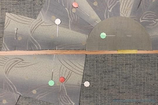 Sew a table runner with a modern Dresden Plate Design by Nancy Zieman