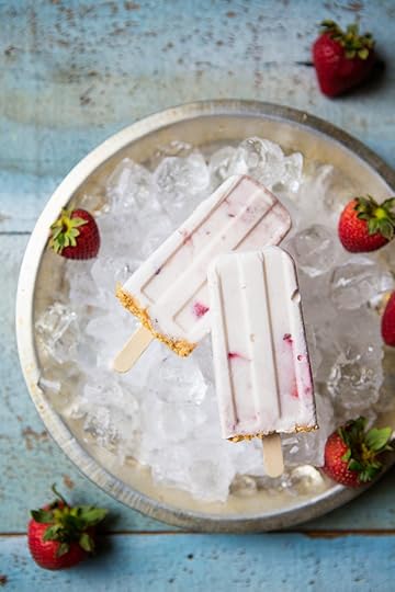 Strawberry Cheesecake Popsicles #recipe via LifeYourWay.net