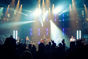 Joel Houston leading worship