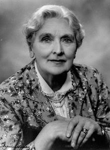 Sybil Thorndike photographed in 1943