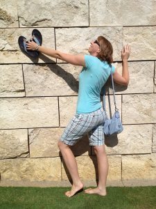 Annameekee pretending to be an ancient Greek warrior with flip flop weapon. What you can’t see is that she is wearing SPF 35 all over her body.