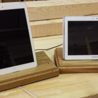 finished-oak-tablet-stand