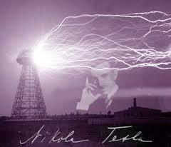 nikola tesla y piramide color