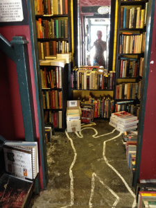 Dentro de 'Murder and Mayhem' una librería de género muy atmosférica