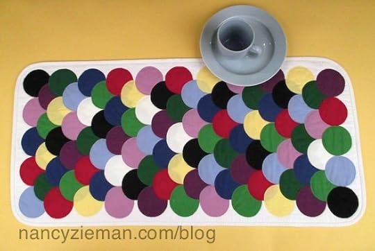 Shell Game Table Runner – Discover the fun of fabric circles