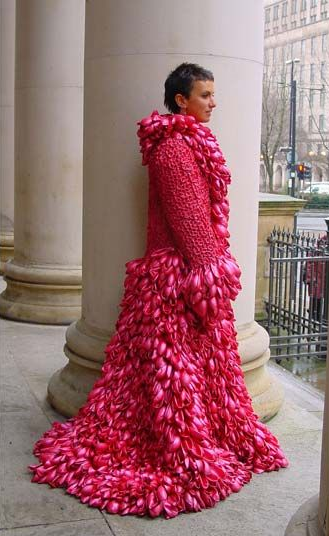 Dress made from 10,000 fuschia pink balloons