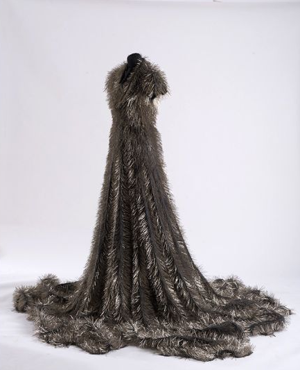 Dress made from 43 kg of adamantine dressmakers pins