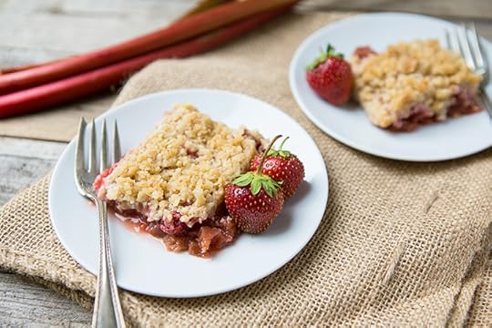 Strawberry Rhubarb Crisp #recipe on LifeYourWay.net