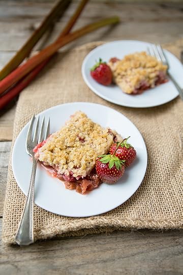 Strawberry Rhubarb Crisp #recipe on LifeYourWay.net