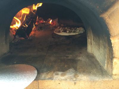 Apparently, some nice leoparding underneath (it's a pizza term).