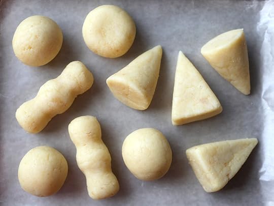 Shaped cake and frosting