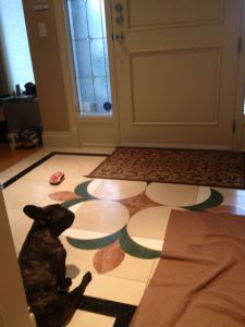 Lulu patiently awaits Ivon's arrival.