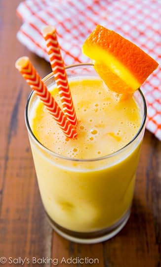 This creamy, healthy 5 ingredient smoothie tastes like an orange julius and a creamsicle pop combined! sallysbakingaddiction.com