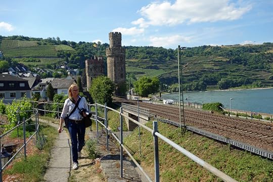 Rhineland-Oberwessel-rampart-hike-with-river-view