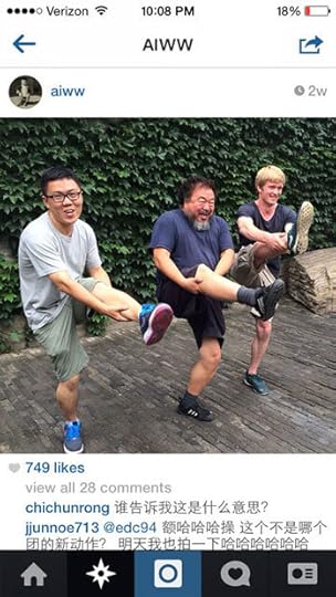 AiWeiWei_Leggun01