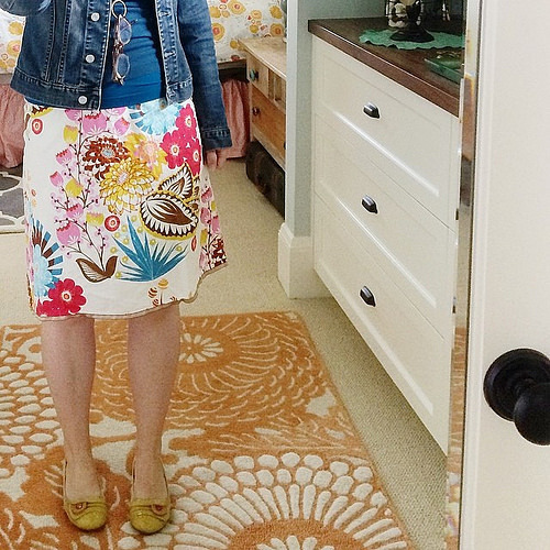 This project and practice keeps me in my joy first thing in the morning. That, and hello color. Love that it's warm enough to bring out the skirts again. This one is made by Ginza Girl (local biz). #dressedupinjoy #thewearyourjoyproject