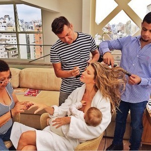 day-life-working-mom-Gisele-Bündchen-includes-sitting