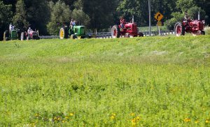 hnews_sun_718_tractortrek2