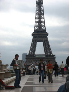 accordion eiffel