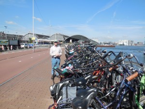 Am3 - Parked bikes - Warner