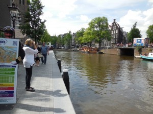 Am11 - Waiting for the Hop on Hop off canal boat