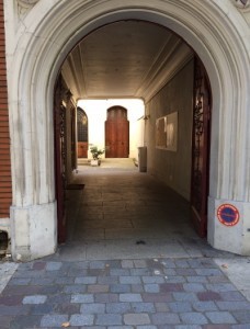 I love looking down alleyways and doorways!