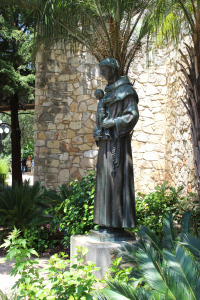 saint anthony statue