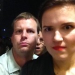 Veronica Roth selfie time! Also, Margie Stohl is photobombing, making this pic priceless.