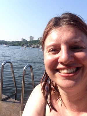 Åkte till Hornsbergs strand och badade. Gudomligt skönt. Bästa badet på flera år.