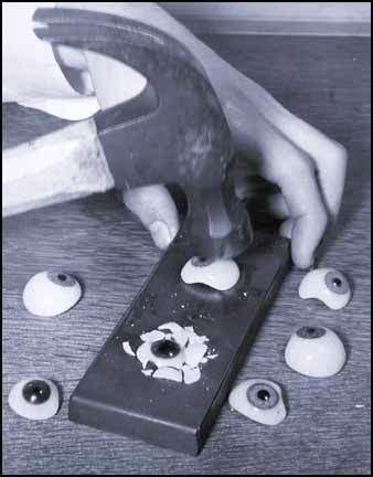 Eyes_n_hammer