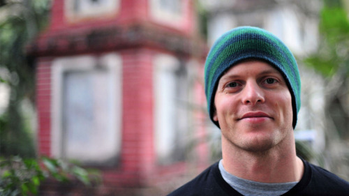 timothy-ferriss-hat-headshot-four-hour-work-week-body-chef