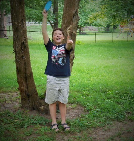 How do you play Frisbee Flying Disc Golf?