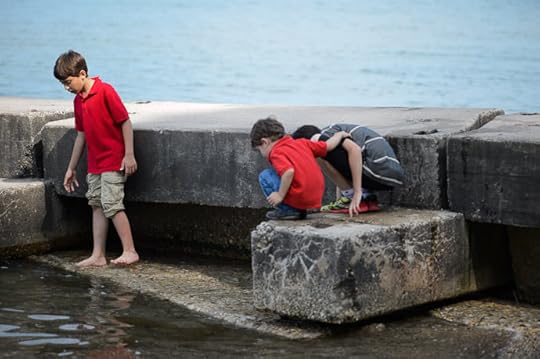 Checkin' Stuff Out -- Big Bay Park -- Whitefish Bay, Wisconsin, United States -- Copyright 2014 Jeffrey Friedl, http://regex.info/blog/