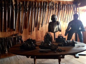 Vapen. Känner att jag måste skriva minst en historisk roman till.