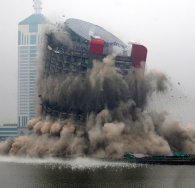 Amazon, traditional publishing collapsing