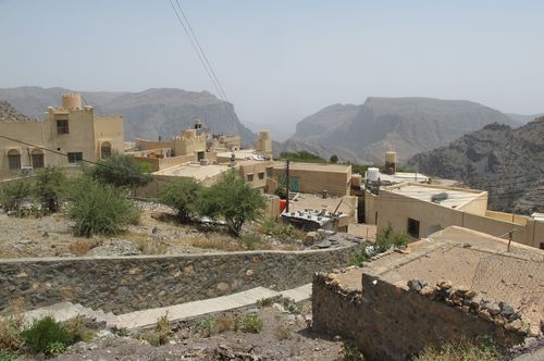 A village in Jebel Akhdar that is still very much alive and well, with terraced fields, a school, and an active social life. Around lunchtime, we saw people heading towards one of the buildings carrying bowls and trays of food. Potluck!