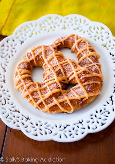 Pumpkin Praline Soft Pretzels in less than an hour. Recipe by sallysbakingaddiction.com