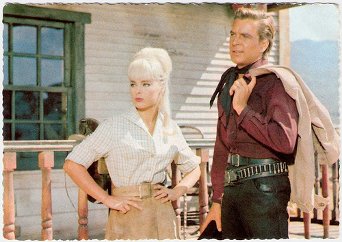 Elke Sommer and Götz George in Unter Geiern