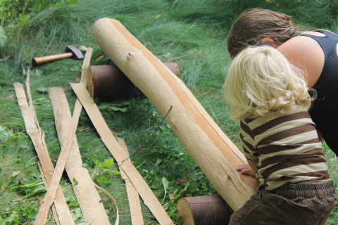 Prin and Sylvan pounding black ash. Photo by Dayna Sabatino